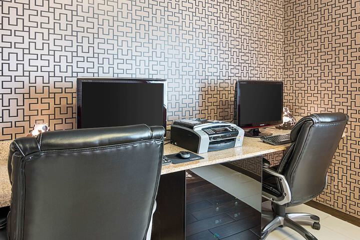 Business Center 32 of 34
