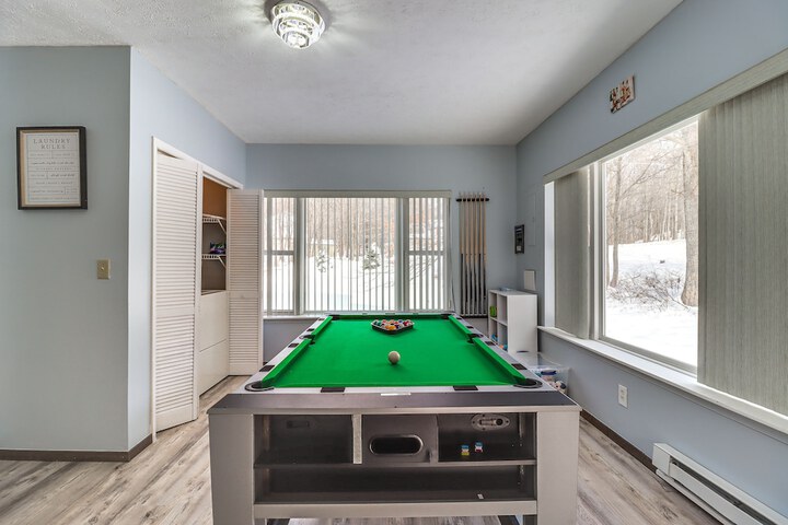 Long Pond Home w / Private Hot Tub & Game Room