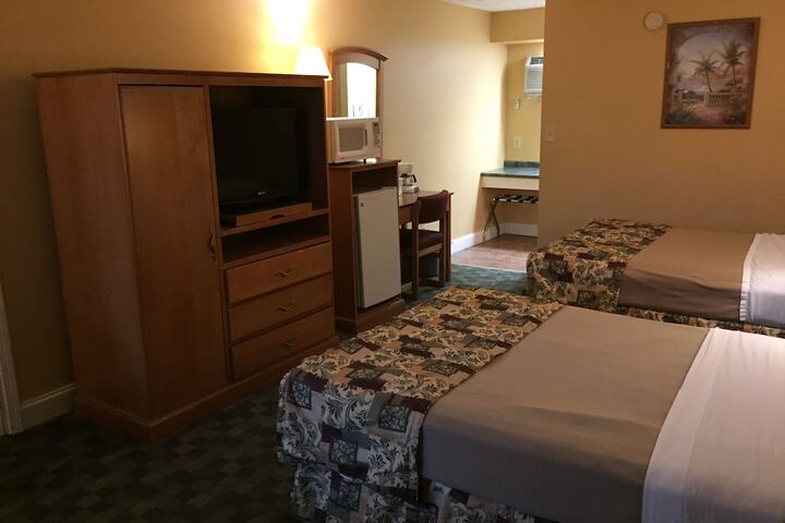 Wildwood Inn Tropical Dome & Theme Suites