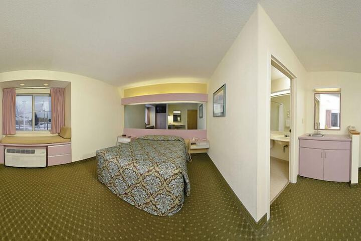 Room 10 of 20