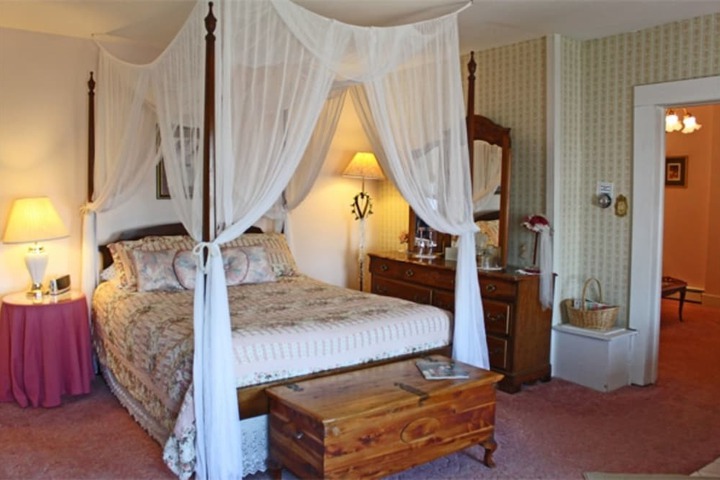 Room 34 of 47