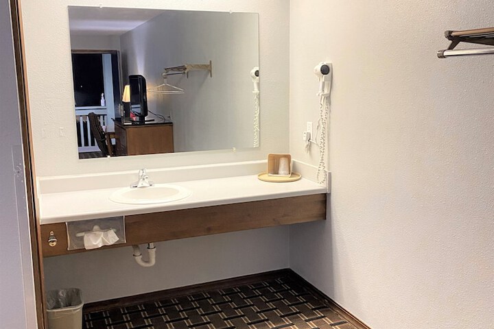 Room 16 of 35
