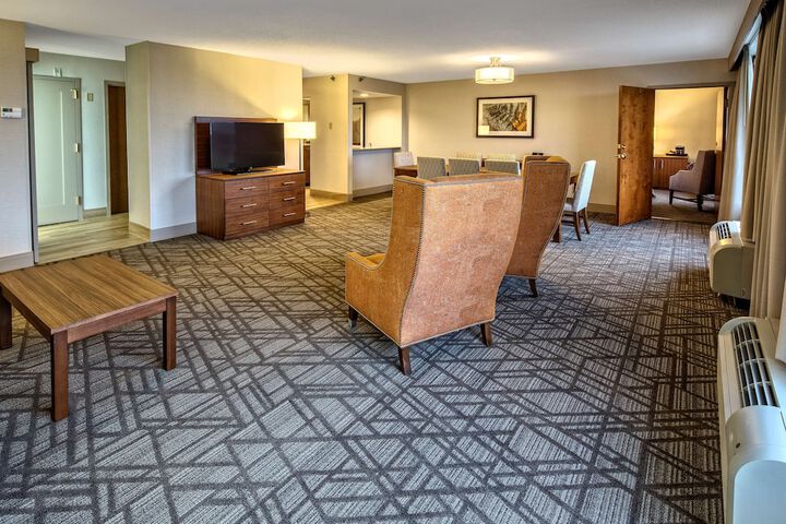 Lounge 68 of 70
