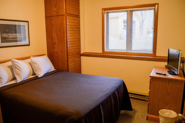 Room 141 of 185
