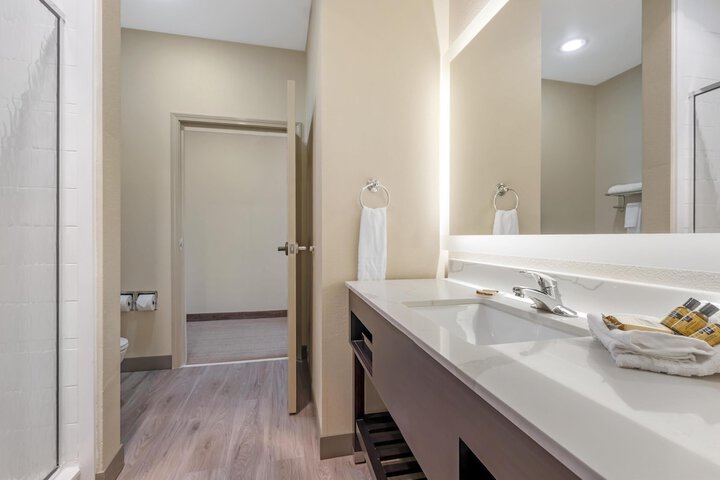 Best Western Plus Monica Royale Inn & Suites
