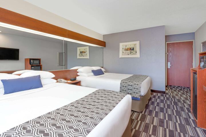Room 12 of 18