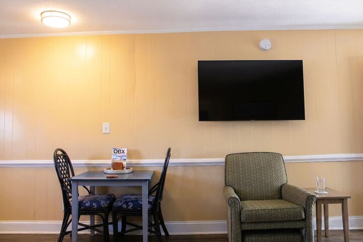 Colonial Inn Motel
