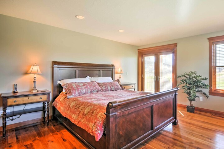 Custom Home w / Decks in Boulder! Gateway to Parks!