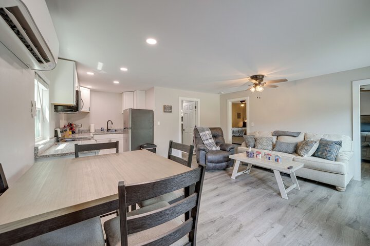 Waterfront Grove Retreat w / Dock: cedar Ridge'