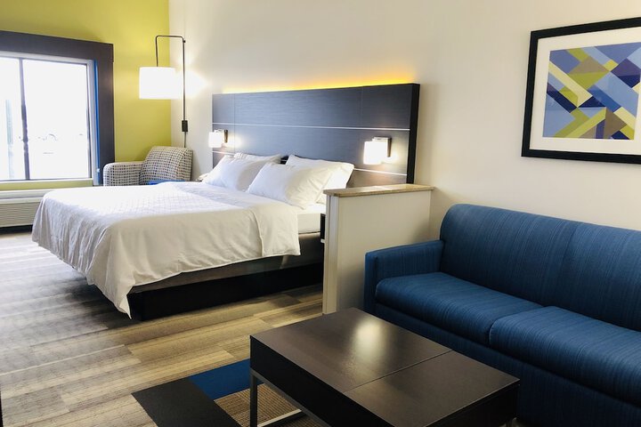 Holiday Inn Express and Suites Newton by IHG