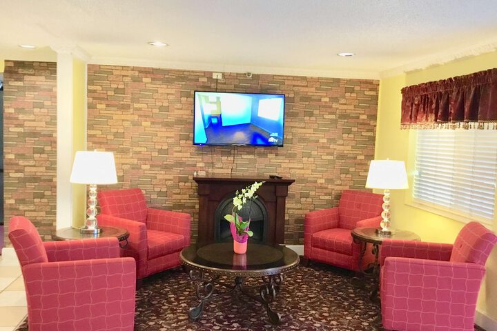 Days Inn by Wyndham Lake Village