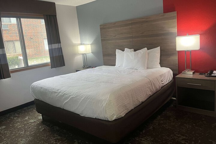 Room 33 of 47