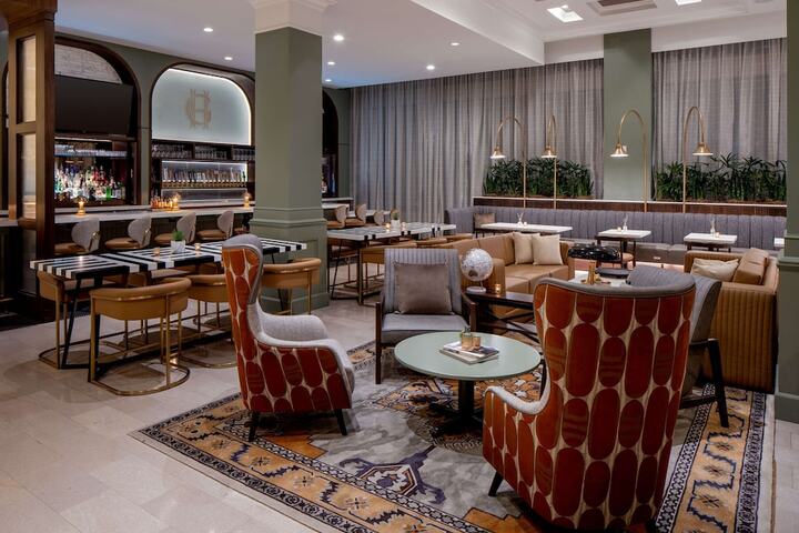 Lounge 69 of 77