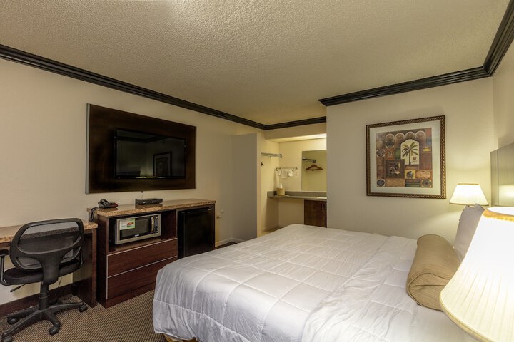 Room 10 of 26