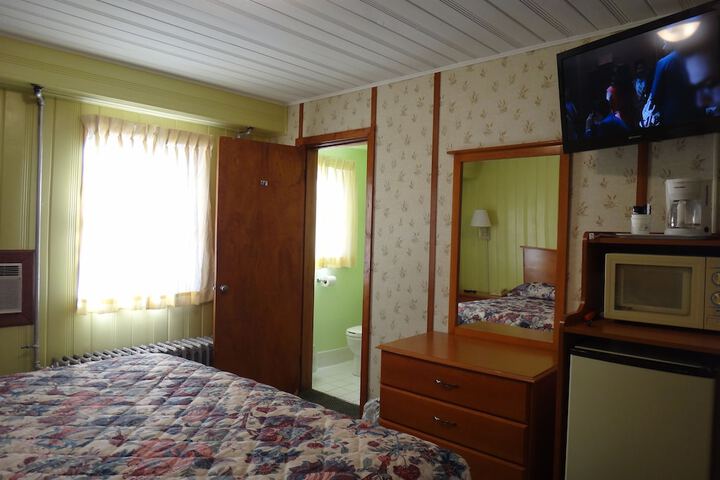 Room 23 of 38