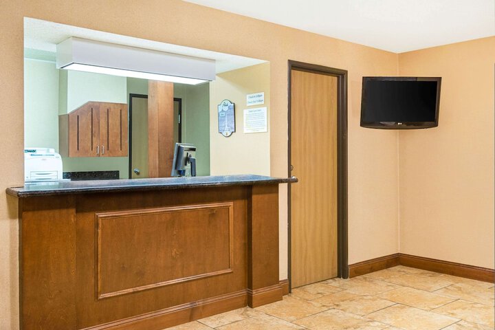 Super 8 by Wyndham Ripley