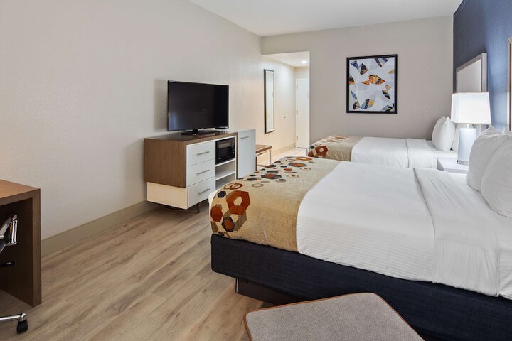 Room 10 of 29