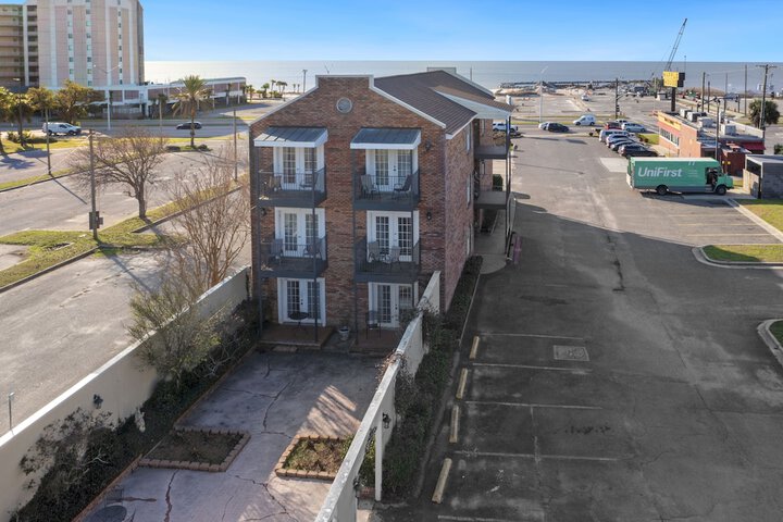 Hotel 5 of 75