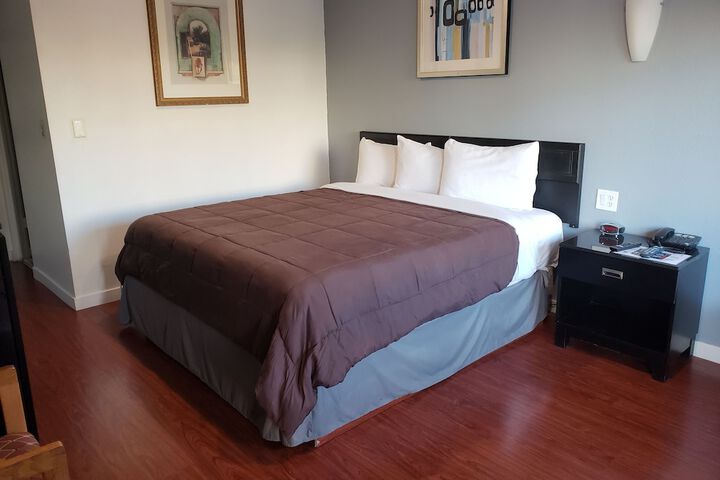 Room 4 of 28