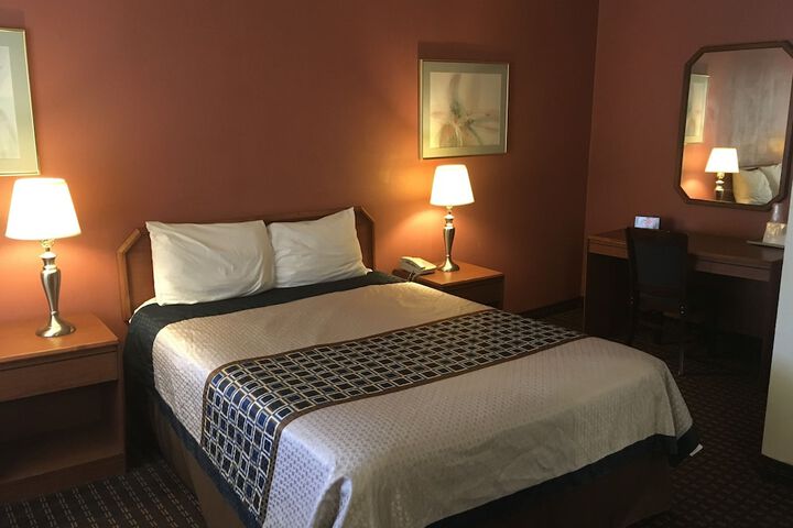 Room 13 of 27