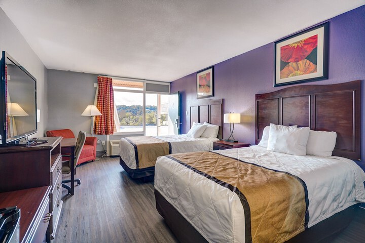 Room 17 of 28