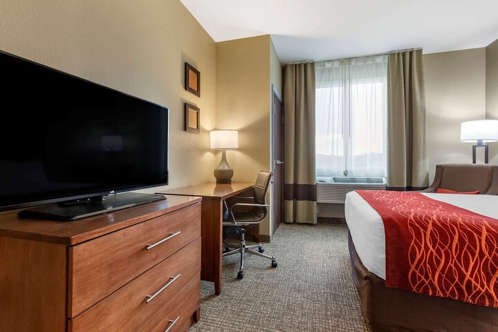 Comfort Inn & Suites Near Mt. Rushmore