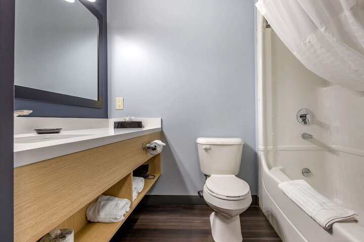 Quality Inn and Suites Oakville-Mississauga