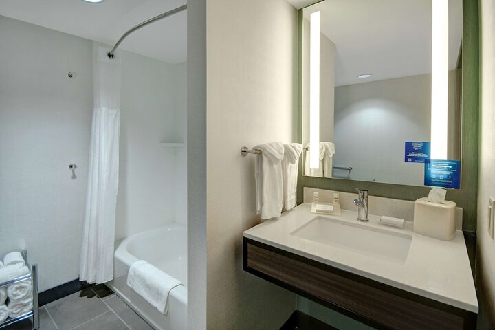 Room 42 of 104