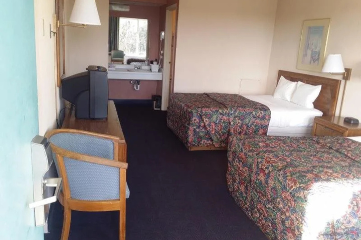 RIDGE CREST PLAZA INN AND