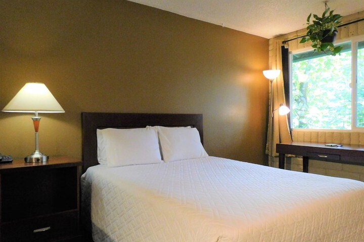 Room 13 of 25