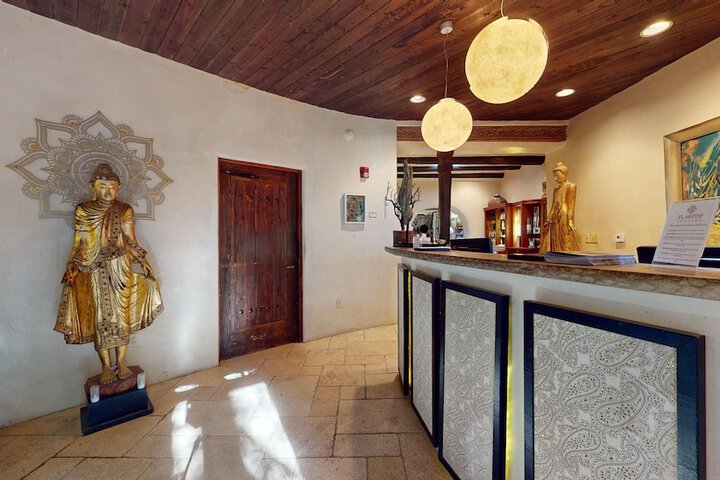 El Monte Sagrado Living Resort & Spa