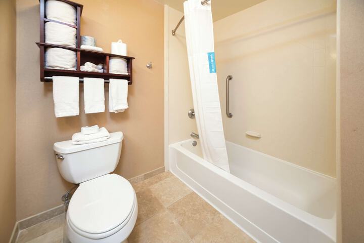 Hampton Inn & Suites Greensburg
