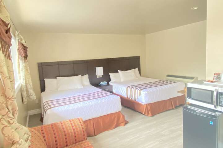 Room 10 of 13