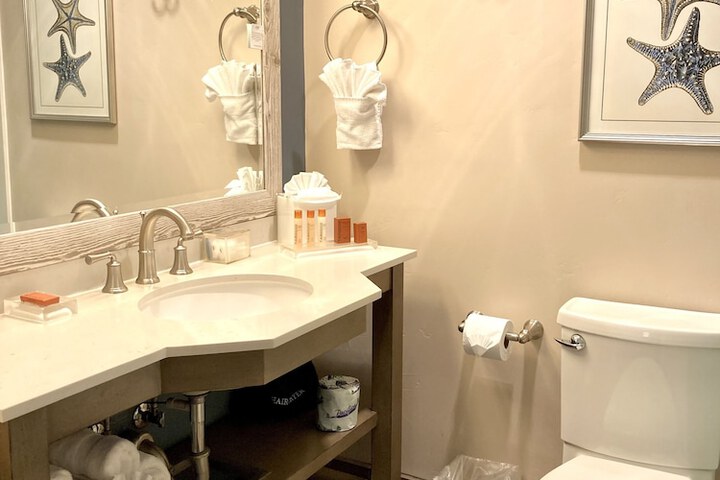 Sand Pebbles Inn