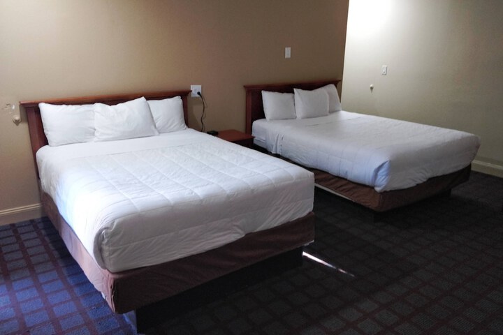 Room 12 of 28