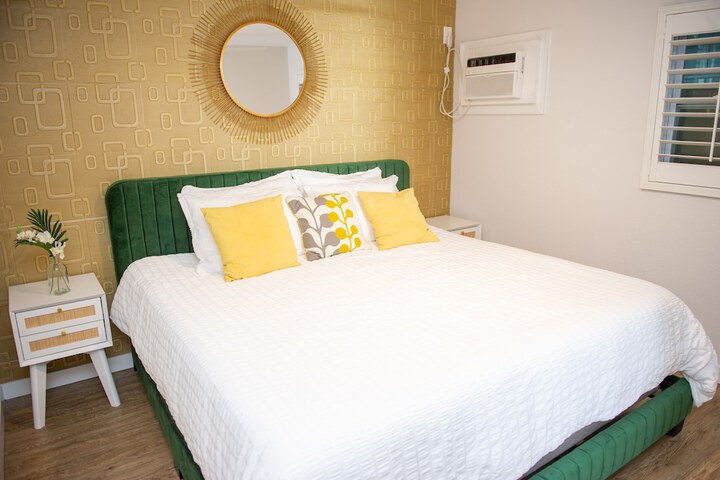 Room 121 of 128
