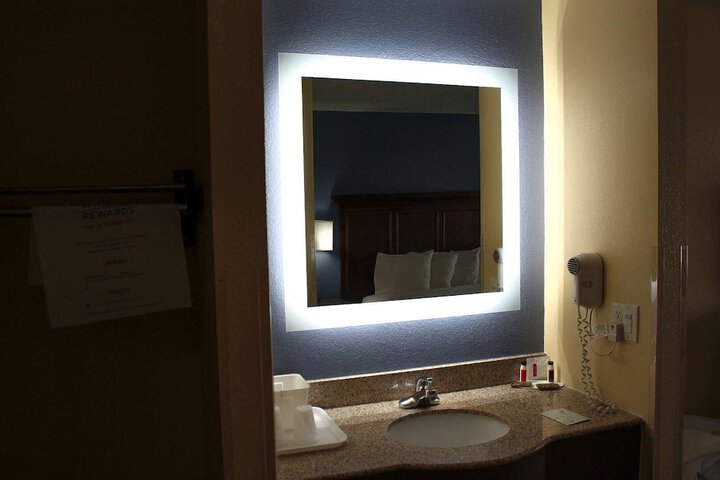Room 13 of 25