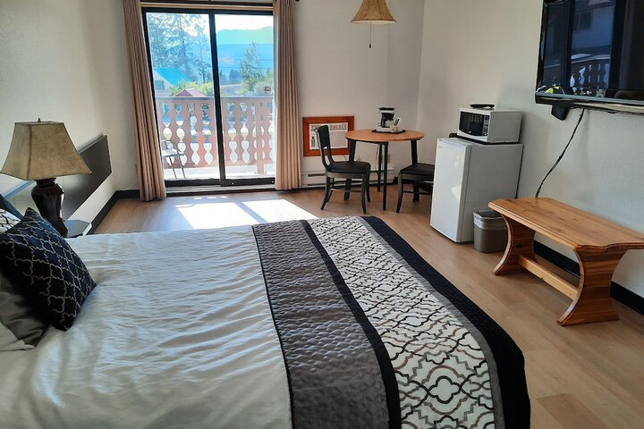 Room 4 of 6