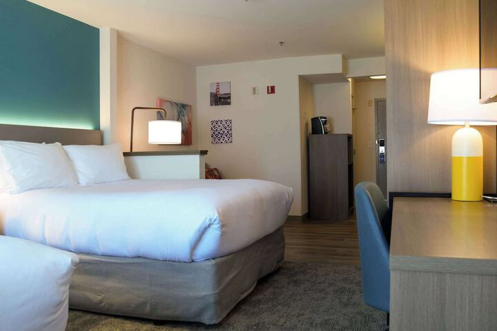 Room 33 of 78