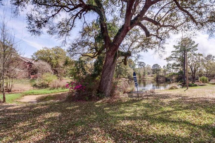 Lakeside Villa - Quite Location walk to the Country Club