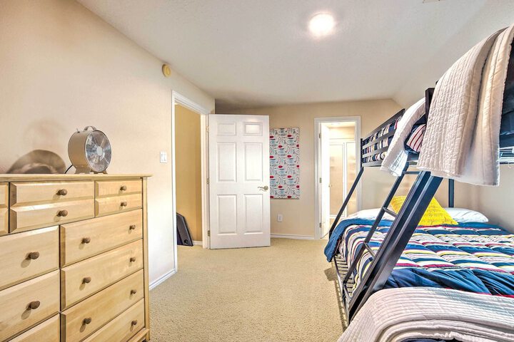 Beautiful Montgomery Home w / Lakefront Deck!