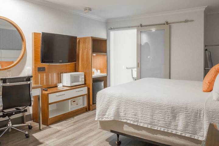 Room 16 of 76