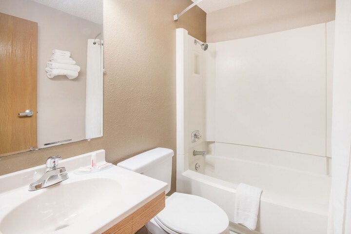 Room 15 of 26