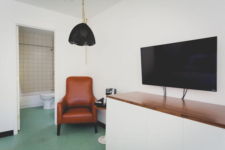 Room 37 of 40