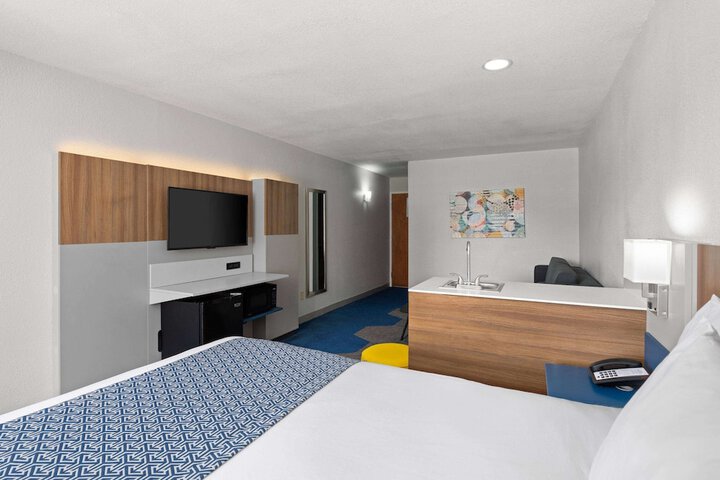 Room 32 of 53
