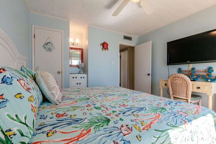 Room 13 of 36