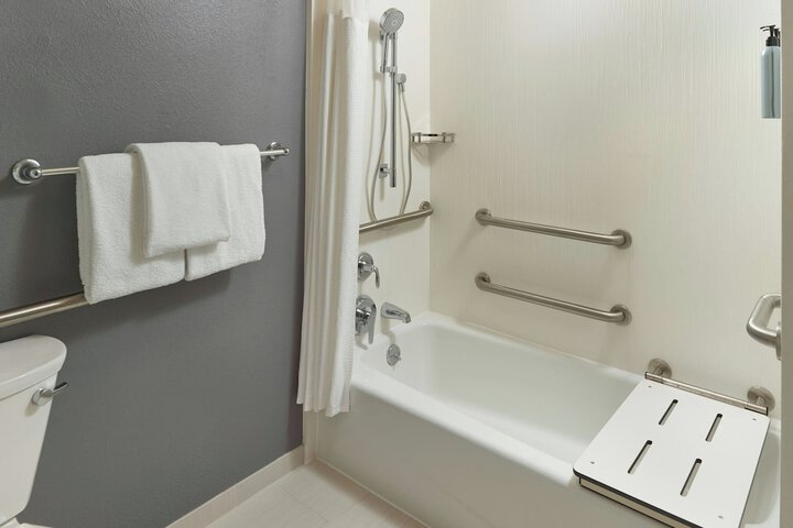 Courtyard by Marriott Tallahassee Downtown / Capitol