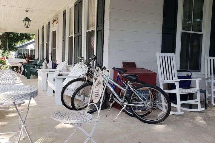 Colonial Beach Plaza Bed & Breakfast