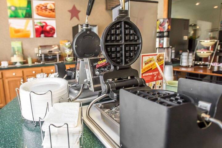 Breakfast/Coffee Service 26 of 33
