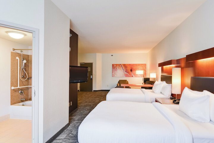 Room 21 of 39